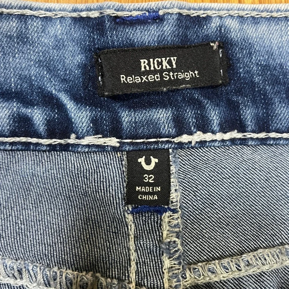 True Religion Ricky Relaxed Straight Acid Wash Denim Shorts 32 Raw Hem Grunge